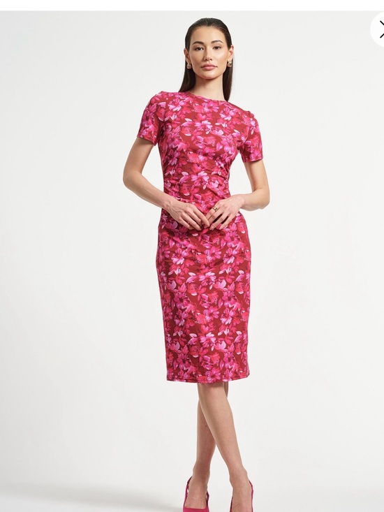 Isaac Mizrahi Dresses & Skirts - NWT Isaac Mizrahi Floral Short-Sleeve Sheath Dress in Fuchsia Pink